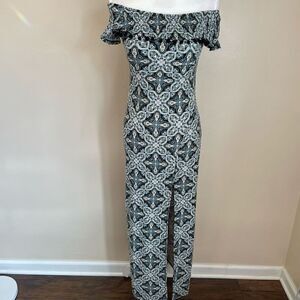 Derek Heart|Maxi Dress|Off the shoulder|Has Stretch|Geometric print